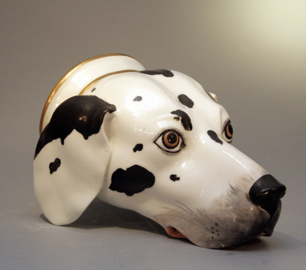 ANTIQUE DERBY PORCELAIN STIRRUP CUP OF A HOUND