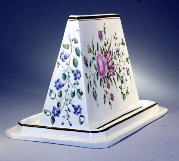 Antique English creamware pottery wedge shape jelly core late 18th century