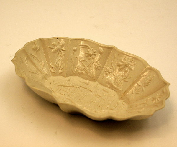 Staffordshire pottery saltglaze dish