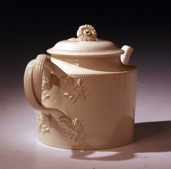 ANTIQUE LEEDS POTTERY UNDECORATED CREAMWARE TEAPOT 18TH.C
