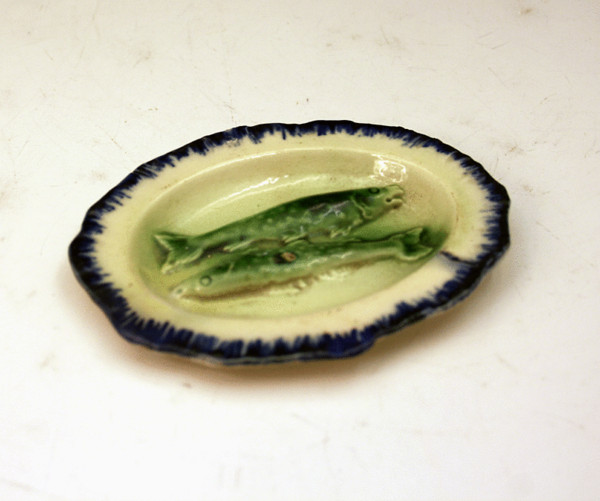 ENGLISH POTTERY NURSERY DISH WITH FISH C1800