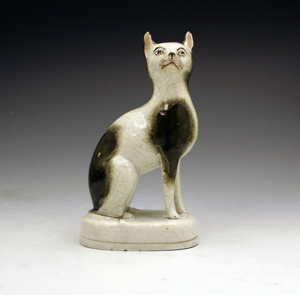 ANTIQUE STAFFORDSHIRE POTTERY FIGURE OF A CAT MID 19THC