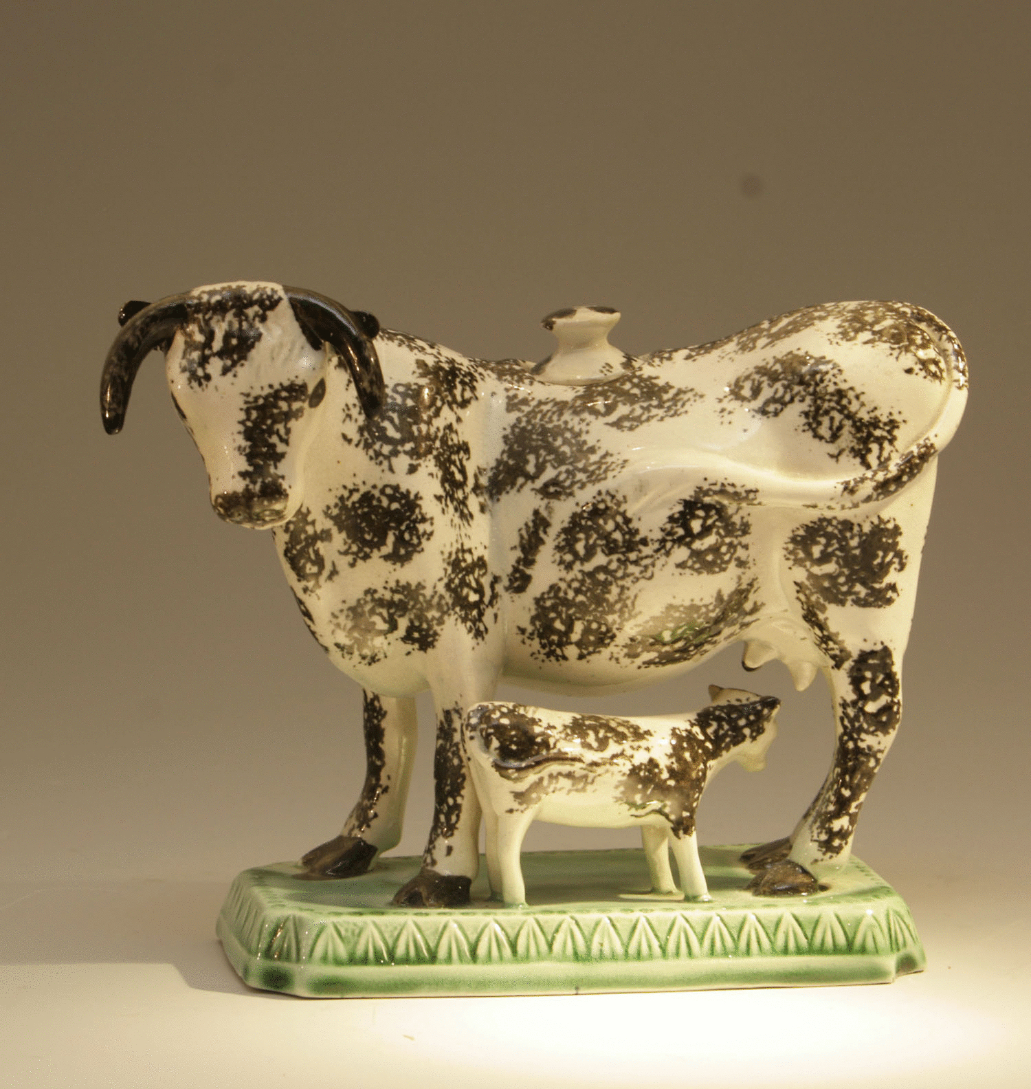 ANTIQUE POTTERY COW CREAMER NORTH COUNTRY  ENGLANDC1810