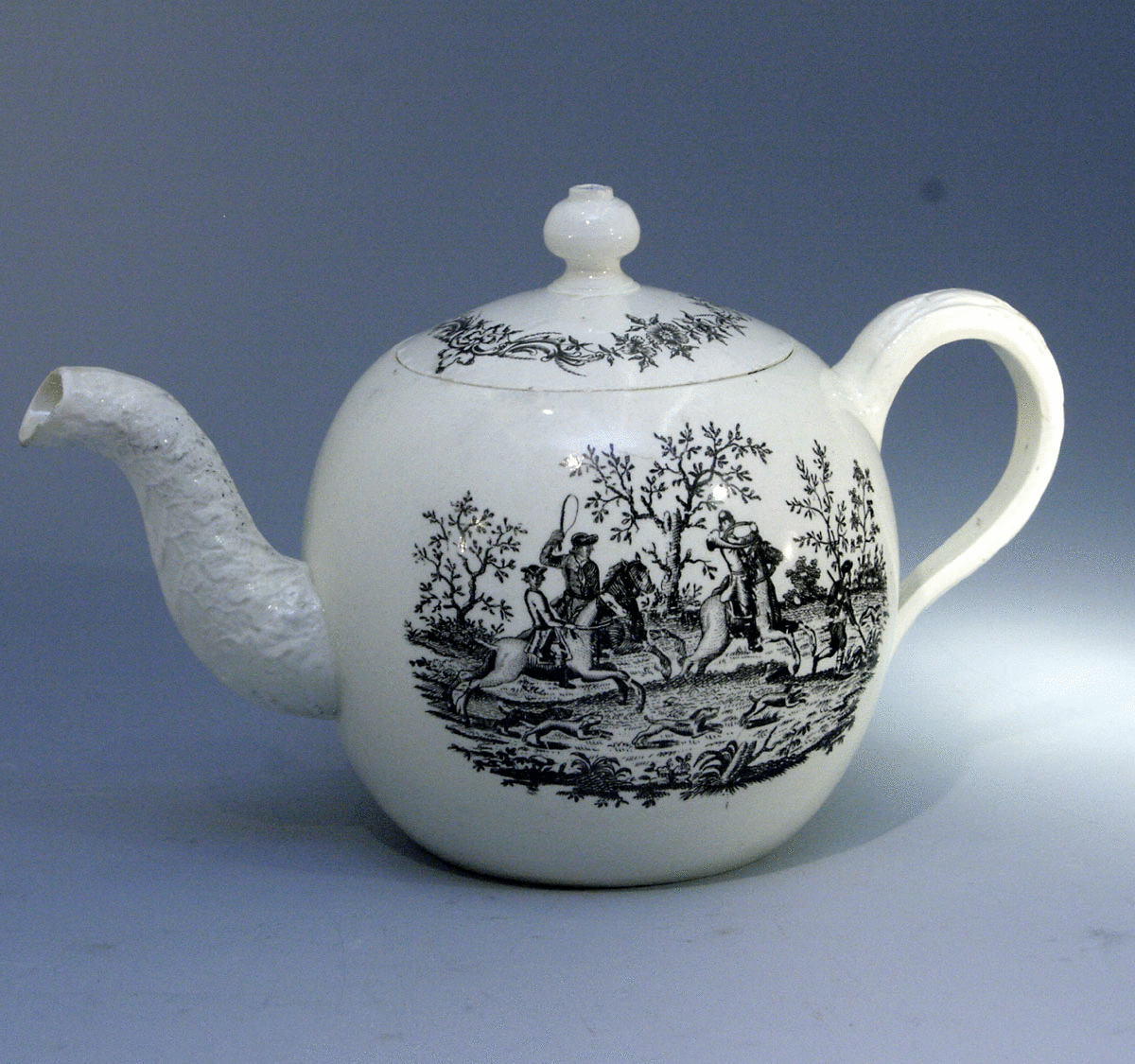 18TH CENTURY WEDGWOOD CREAMWARE TEAPOT