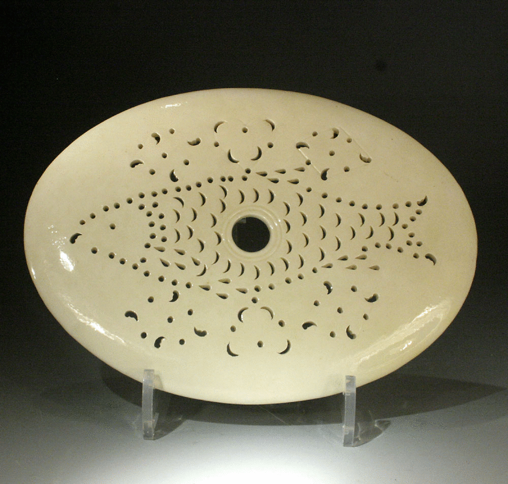 ENGLISH PLAIN CREAMWARE POTTERY DRAINER WITH A FISH