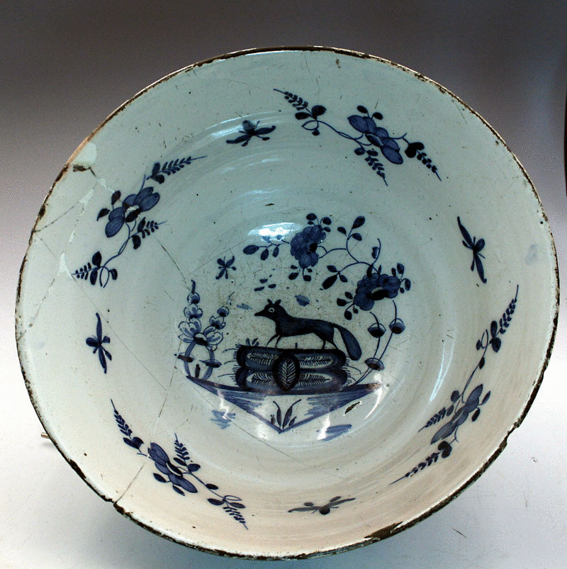 English delft pottery bowl with a fox in the centre panel