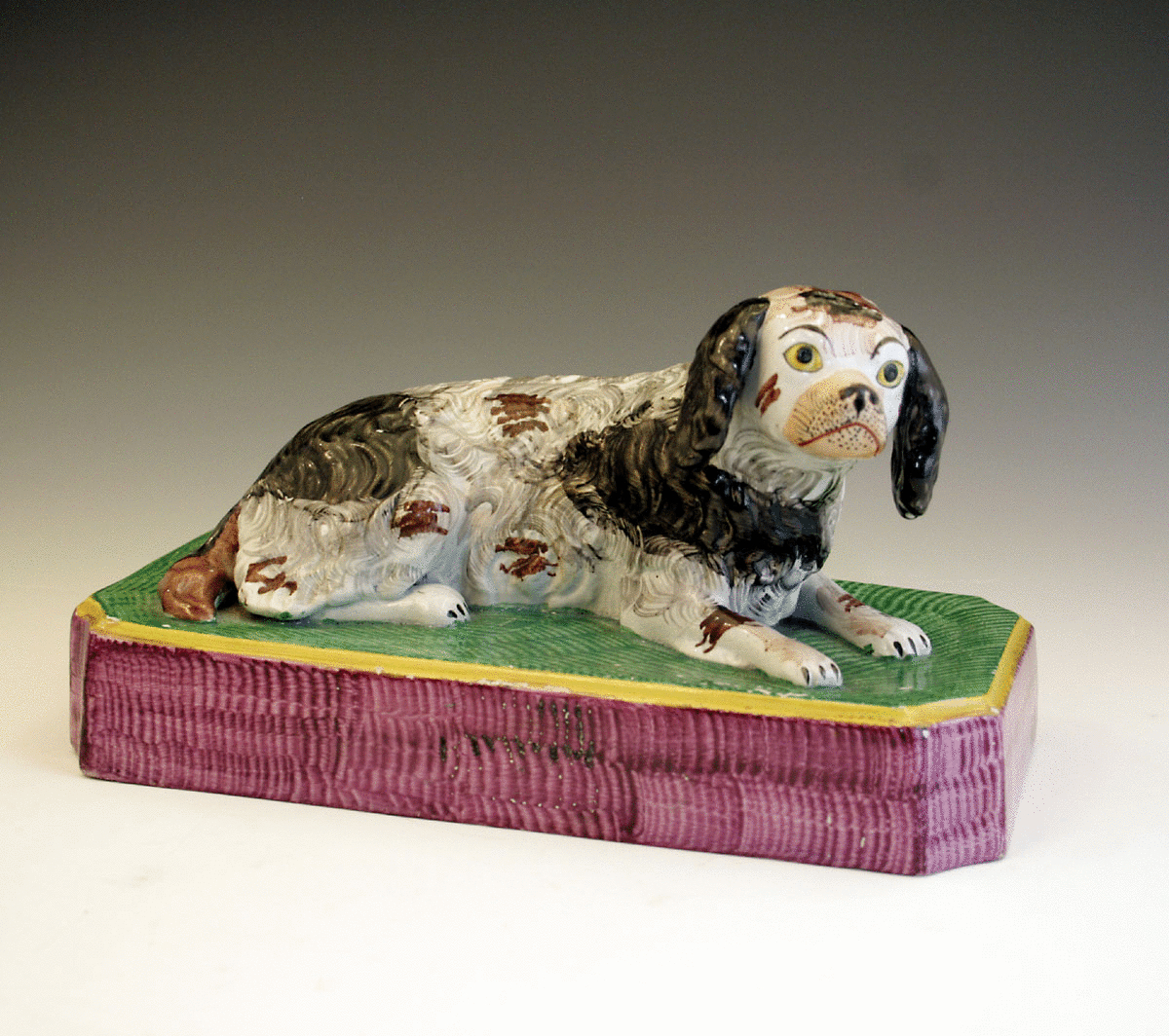 ANTIQUE STAFFORDSHIRE FIGURE OF A SPANIEL ON BASE. C1820