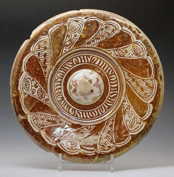 Antique early  Hispano Moreqesque charger in pink lustre. Spanish