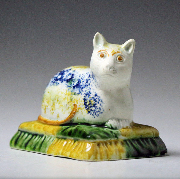 STAFFORDSHIRE POTTERY  FIGURE OF A CAT ON CUSHION ANTIQUE PERIOD CIRCA 1800