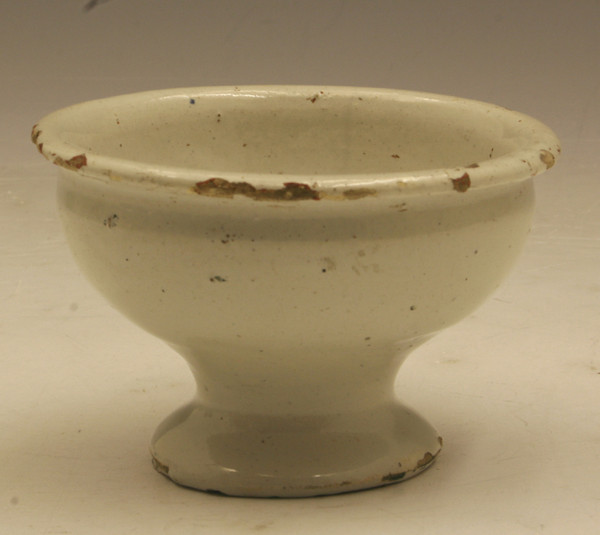 English delftware ointment pot 18th century