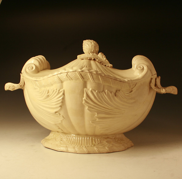 Period Creamware pottery lidded tureen attributed to Wedgwood Staffordshire