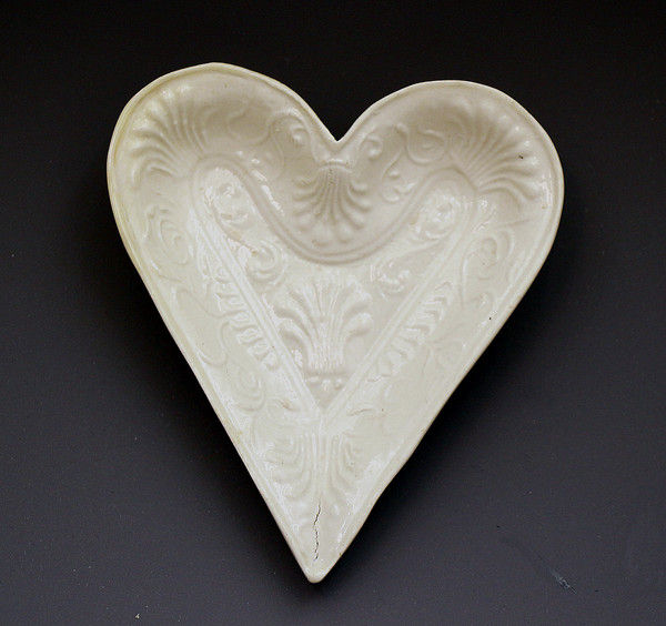 Staffordshire pottyer stoneware heart shaped dish in saltglaze c1750