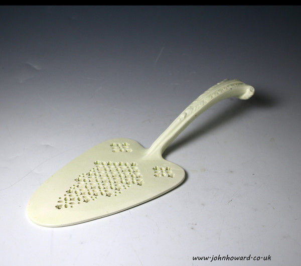 English creamware pottery cake slice with reticulated decoration late 18th century period
