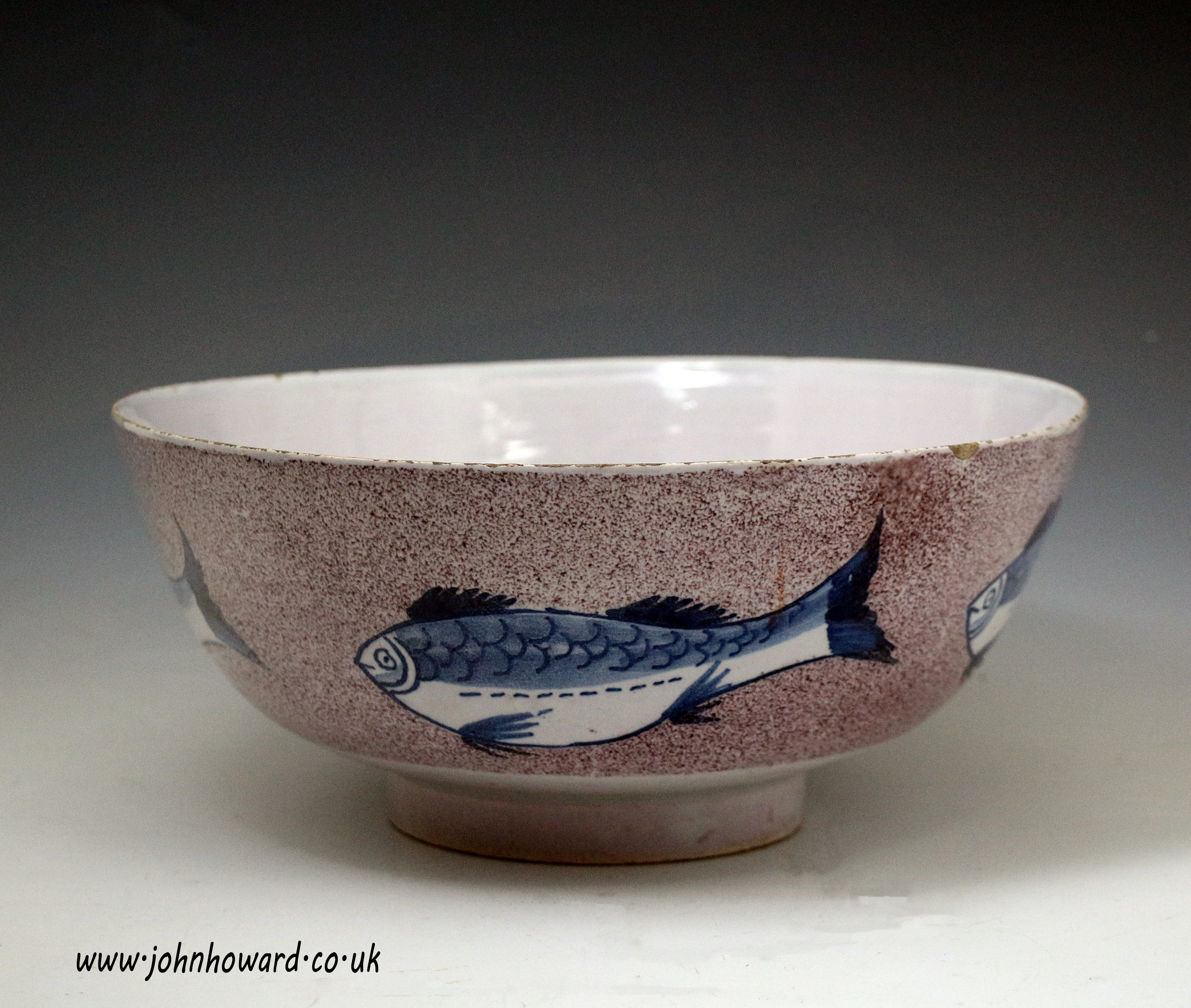  English Delftware powdered manganese bowl with images of fish antique period c1750