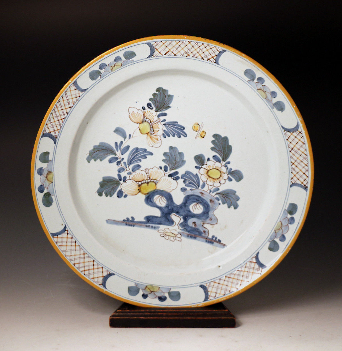 English London delftware pottery charger 18th century