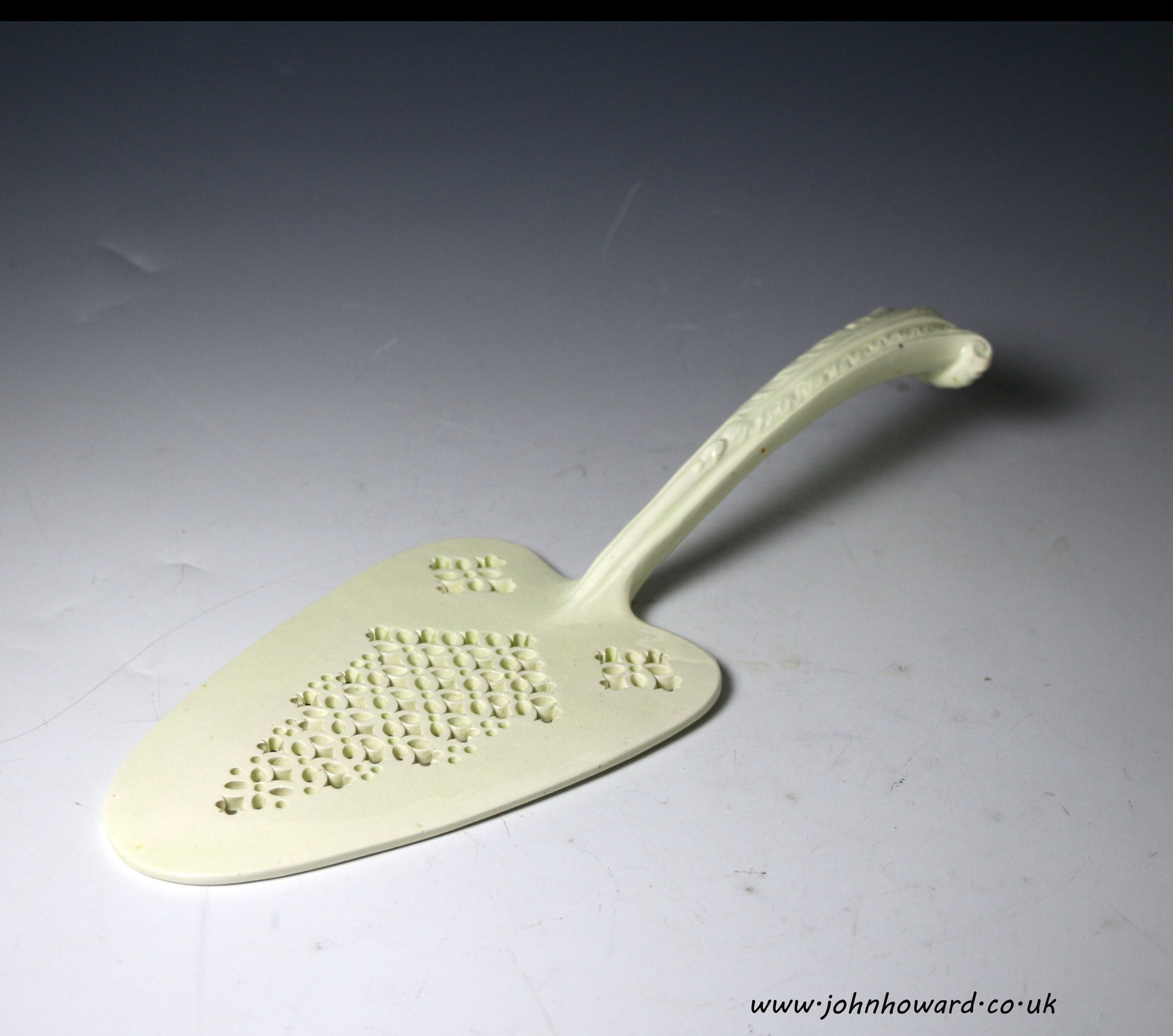 English creamware pottery cake slice with reticulated decoration late 18th century period