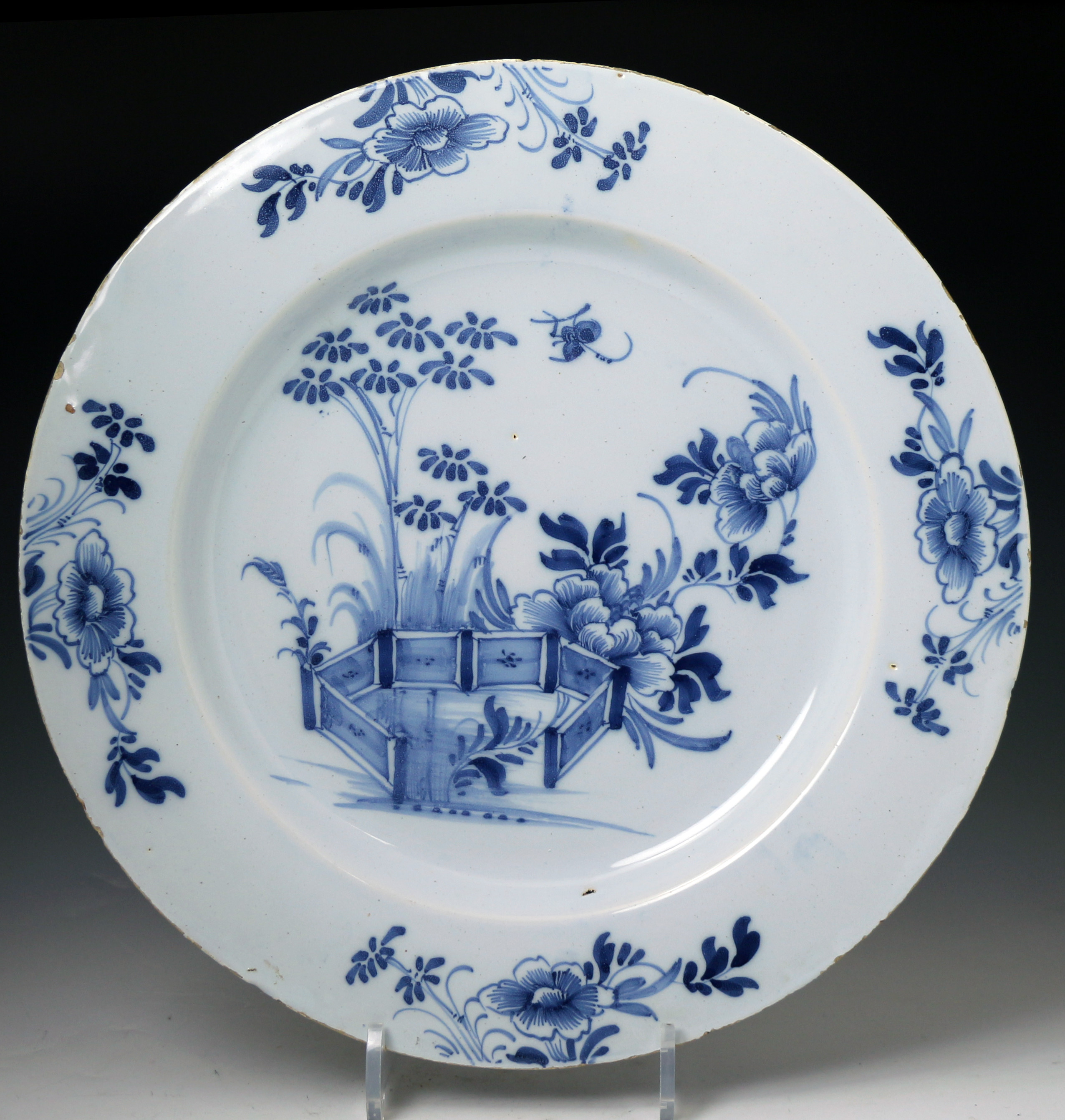 Delftware earthenware pottery charger in blue and white , Liverpool 18th century