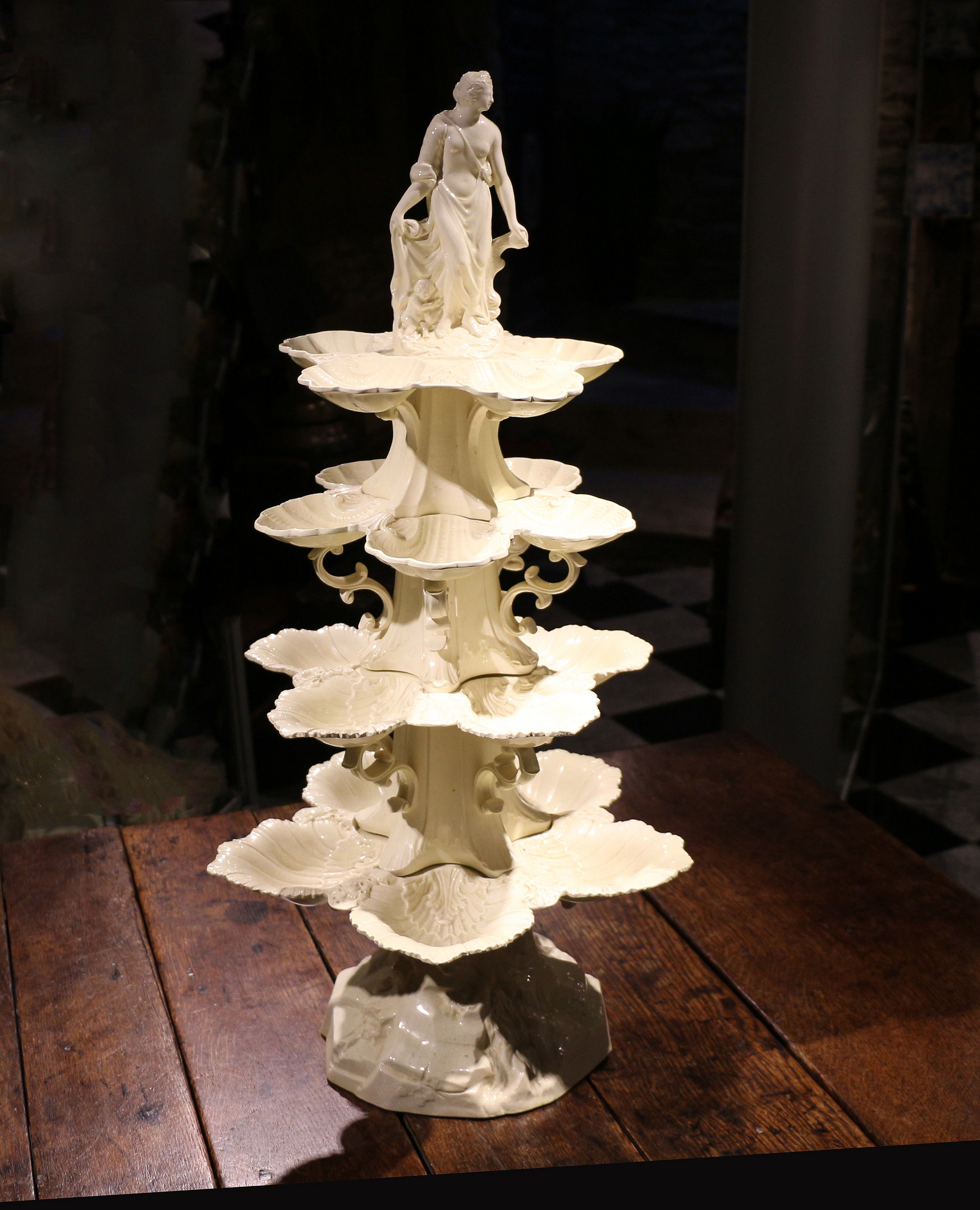 Huge scale English creamware pottery plat de menage circa 1780