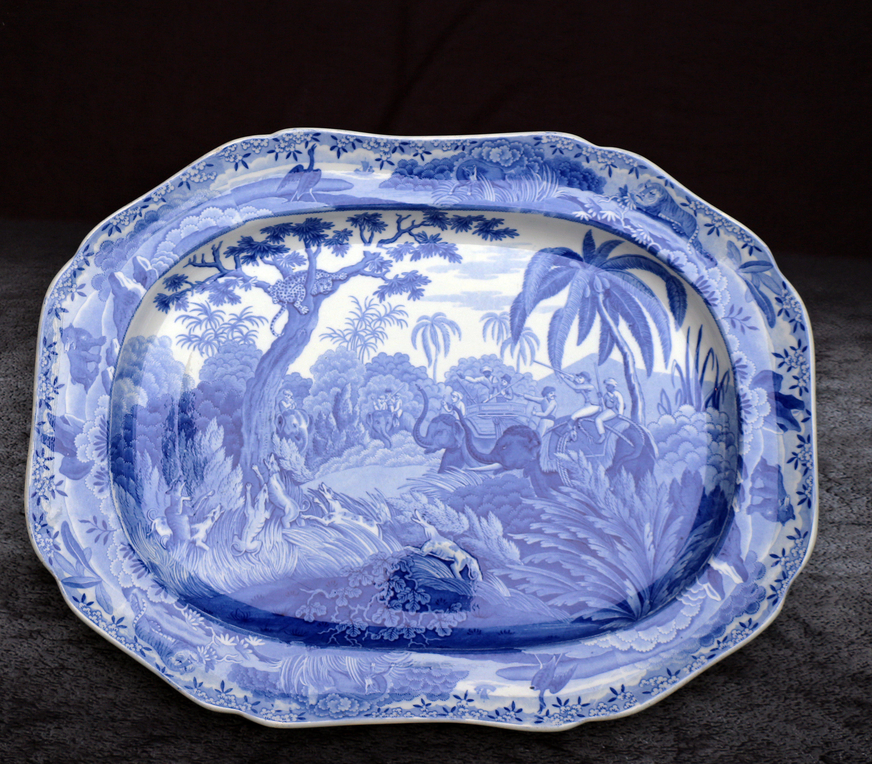 Spode Indian Sporting Series, Shooting a leopard in a tree, blue and white platter circa 1820